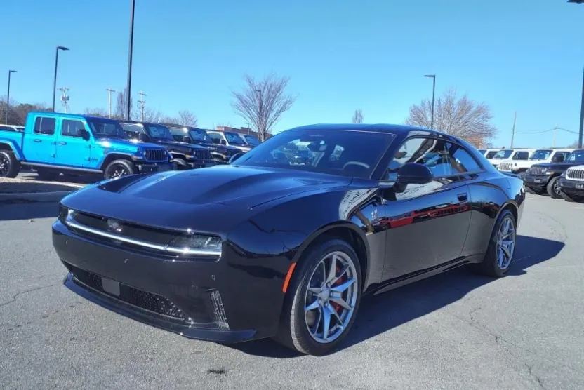 2025 Dodge Charger Daytona Scat Pack photo 1