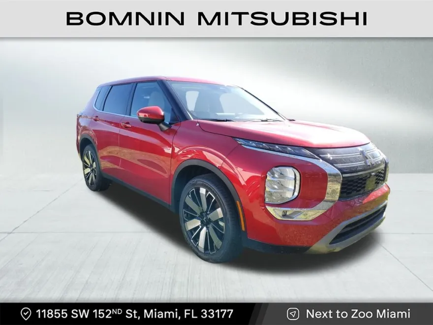 2025 Mitsubishi Outlander SE photo 1