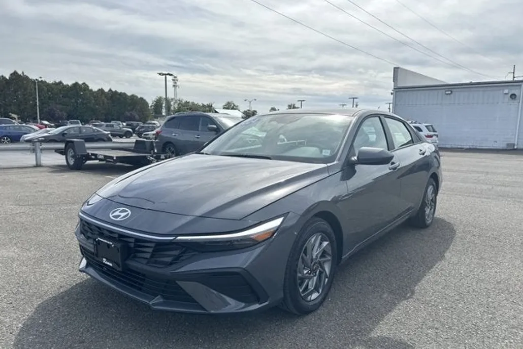 2024 Hyundai Elantra Hybrid Blue photo 1