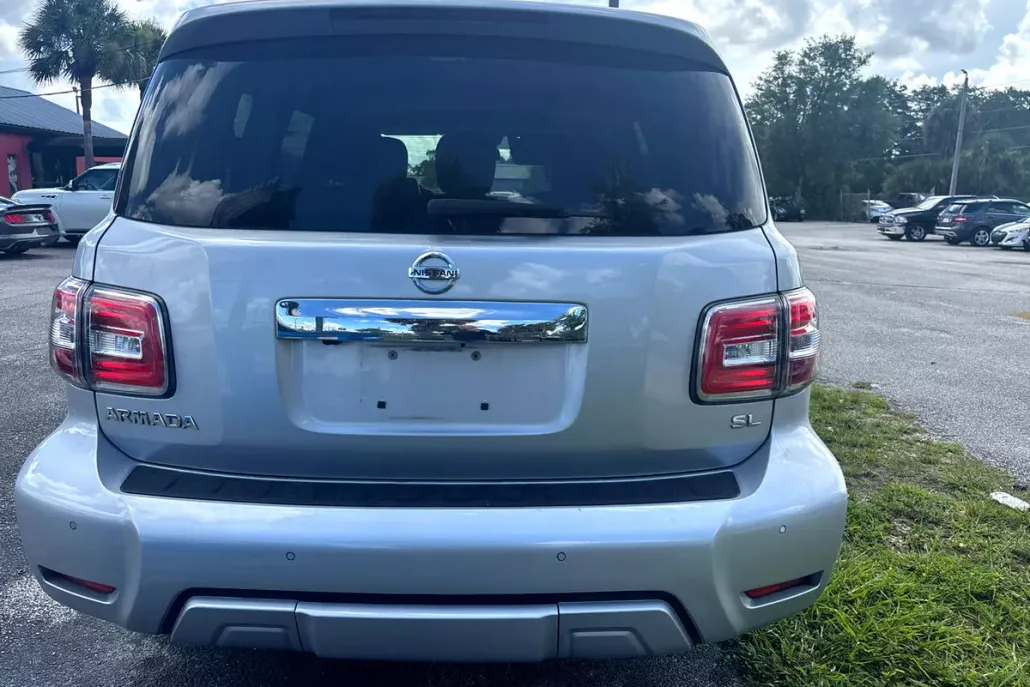 2018 Nissan Armada SV photo 1