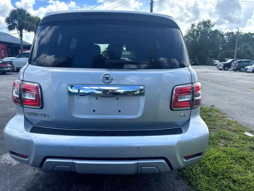 2018 Nissan Armada SV photo 1