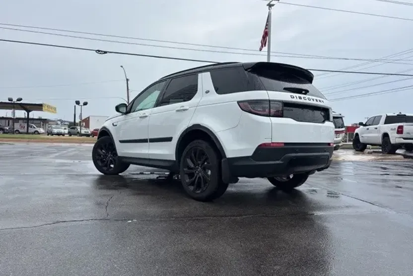 2022 Land Rover Discovery Sport SE photo 1