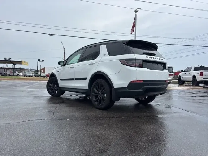 2022 Land Rover Discovery Sport SE photo 1