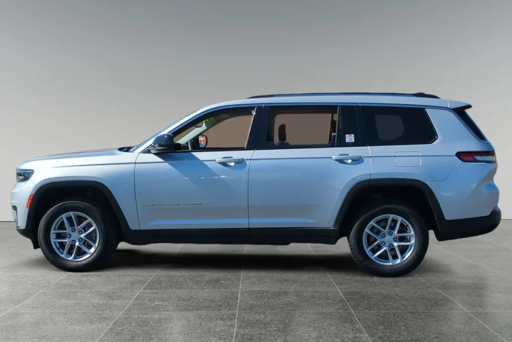 2023 Jeep Grand Cherokee Laredo photo 1