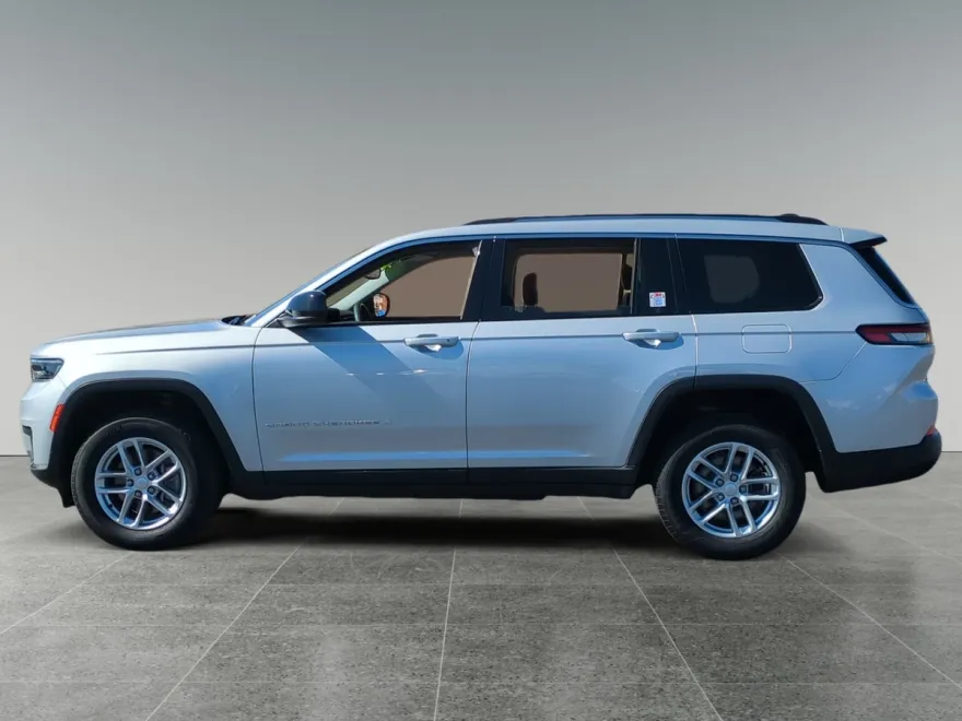 2023 Jeep Grand Cherokee Laredo photo 1