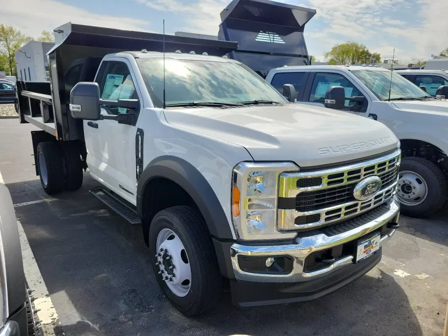 2023 Ford F-450 photo 1