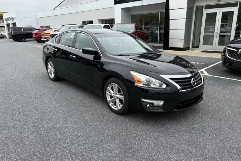 2015 Nissan Altima 2.5 SV photo 1