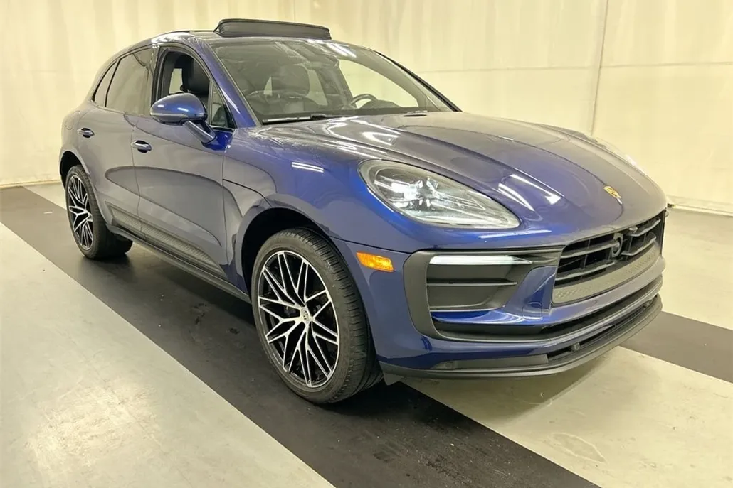 2022 Porsche Macan Base photo 1