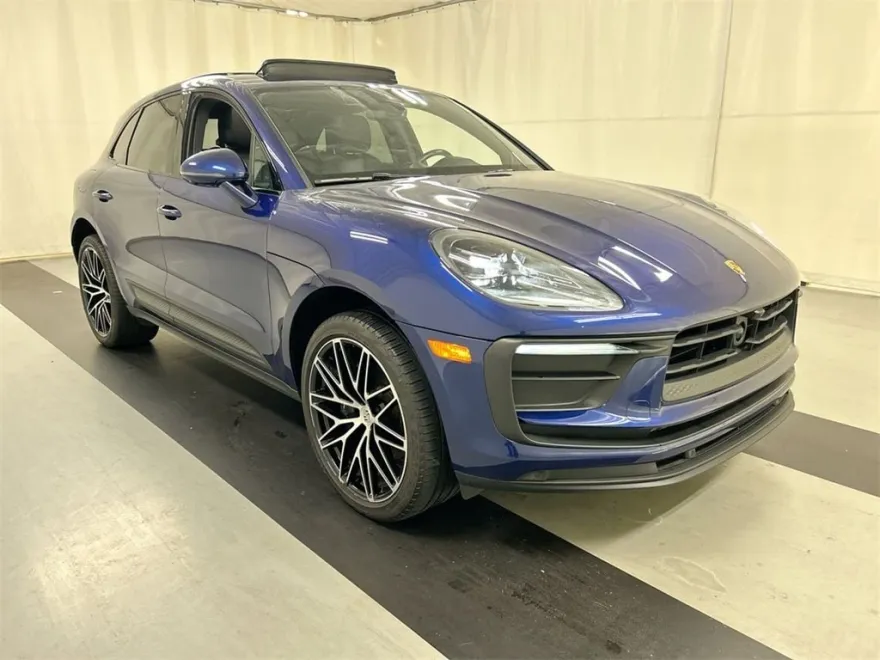 2022 Porsche Macan Base photo 1