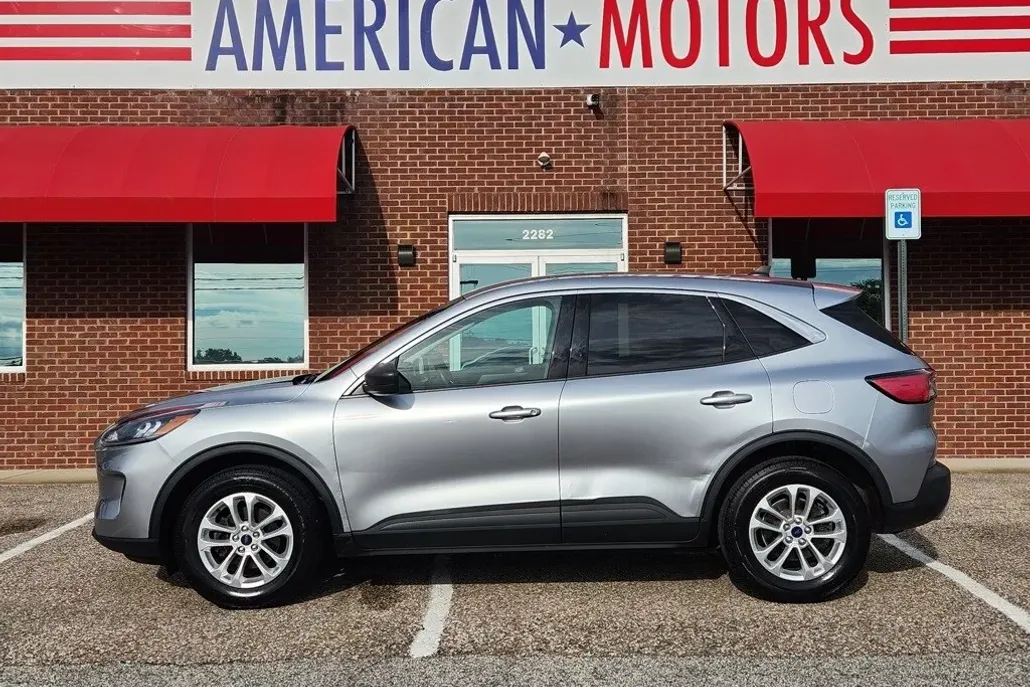 2022 Ford Escape SE photo 1