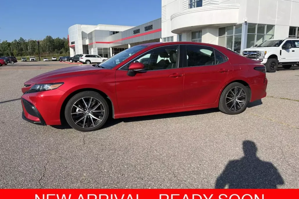 2023 Toyota Camry SE photo 1