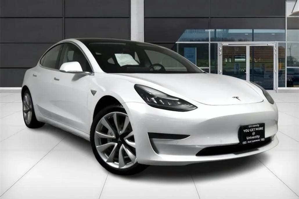 2019 Tesla Model 3 Standard Range Plus photo 1