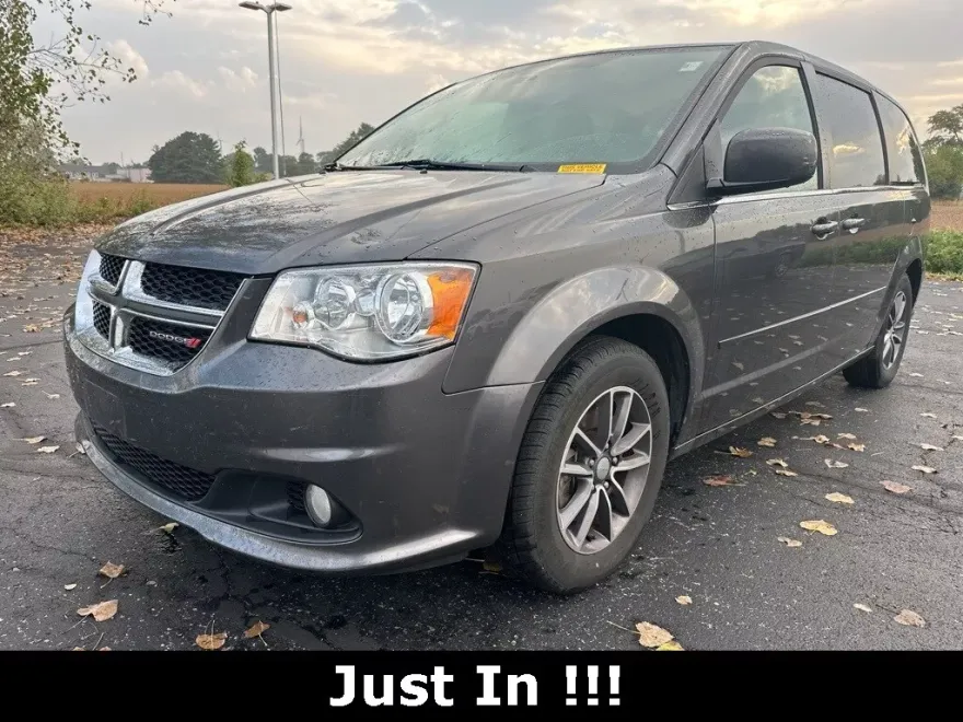 2017 Dodge Grand Caravan SXT photo 1