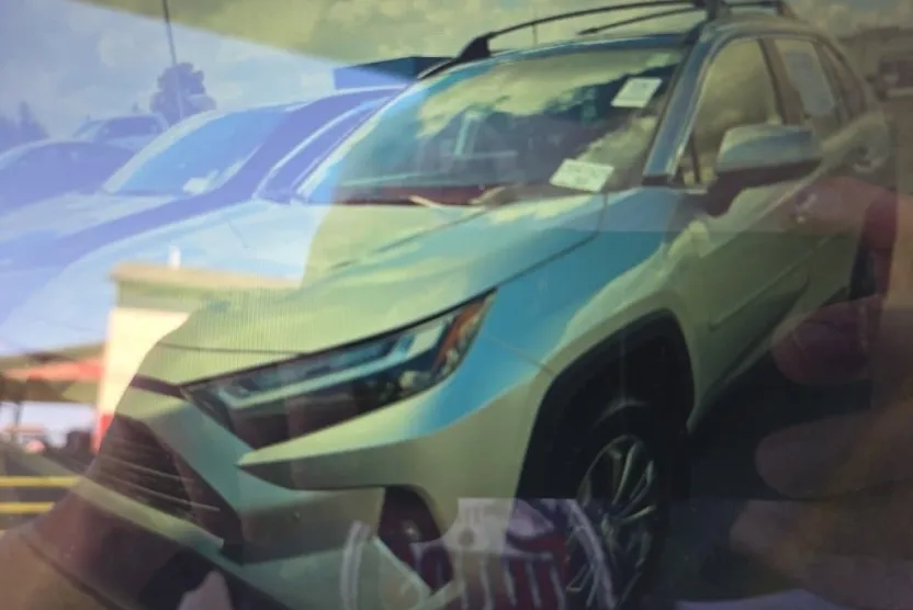 2023 Toyota RAV4 Hybrid Limited photo 1