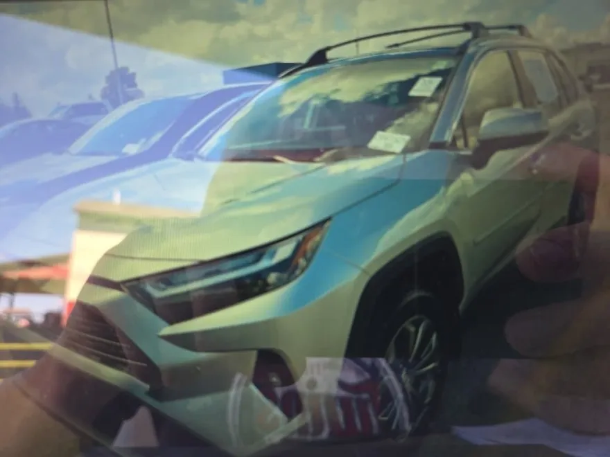 2023 Toyota RAV4 Hybrid Limited photo 1
