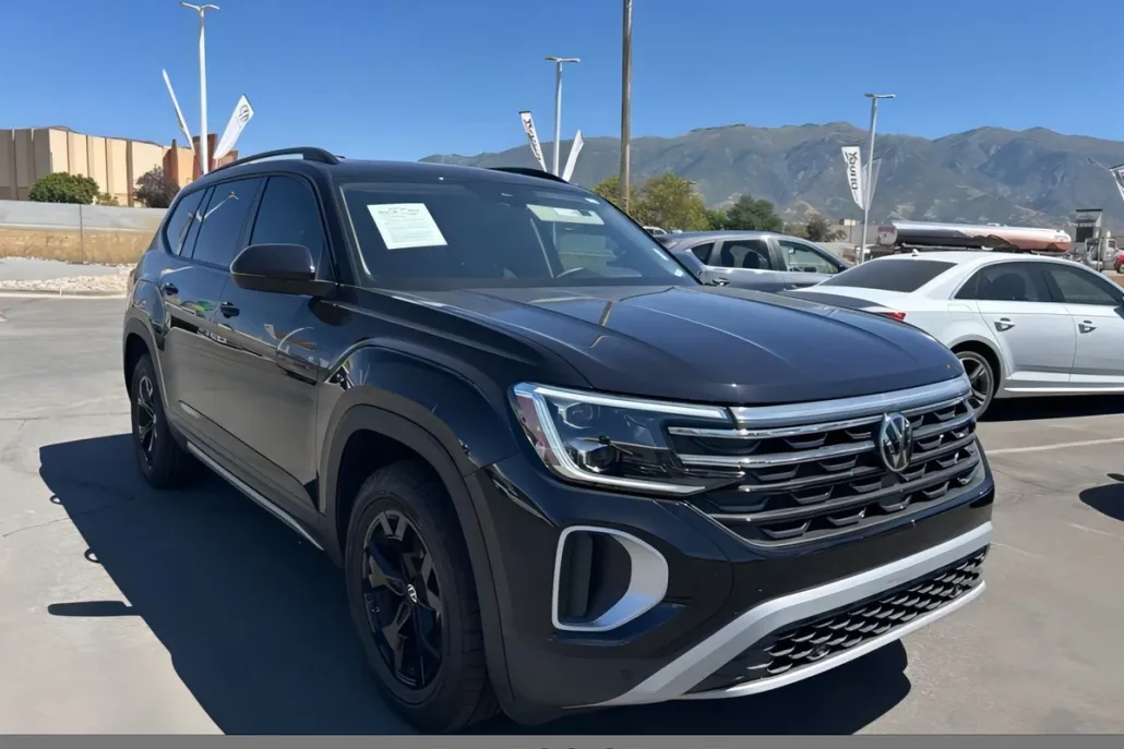 2024 Volkswagen Atlas Peak Edition SEL photo 1