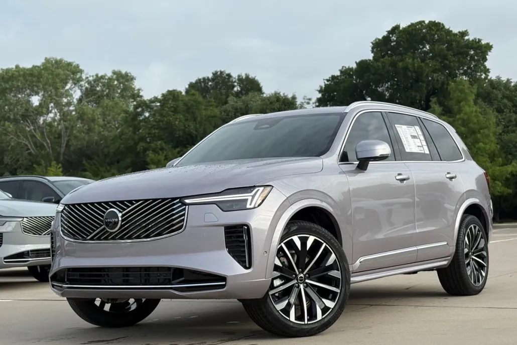 2026 Volvo XC90 Plus photo 1