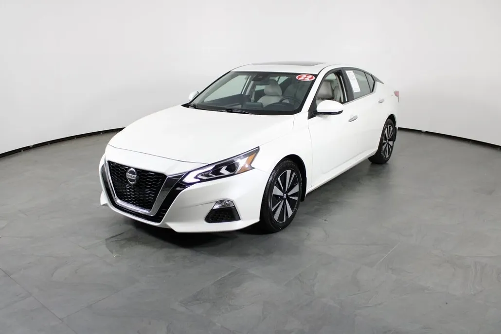 2022 Nissan Altima 2.5 SV photo 1