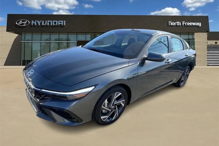2025 Hyundai Elantra SEL Convenience photo 1