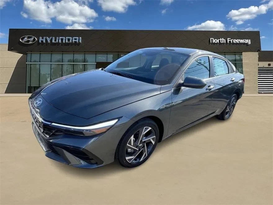 2025 Hyundai Elantra SEL Convenience photo 1