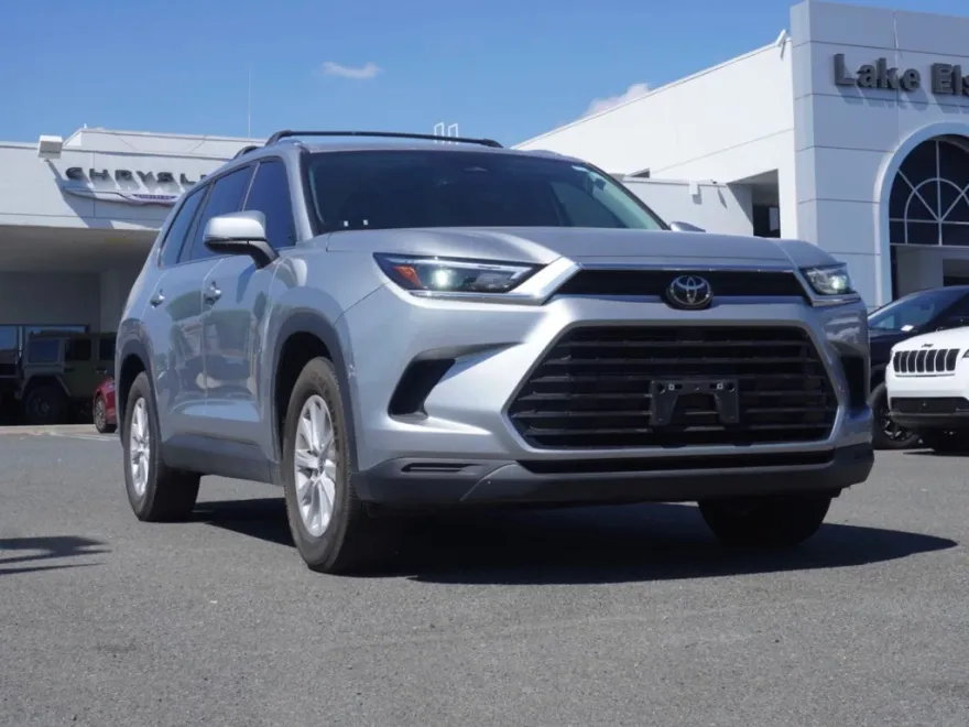 2024 Toyota Grand Highlander Hybrid XLE photo 1