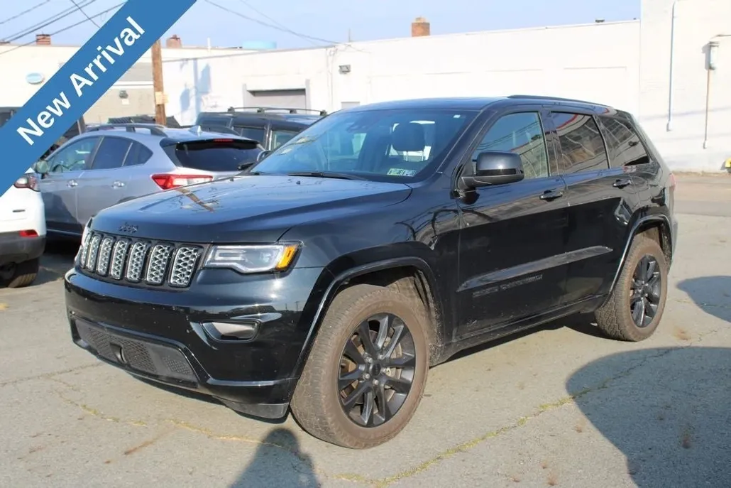 2022 Jeep Grand Cherokee Laredo photo 1