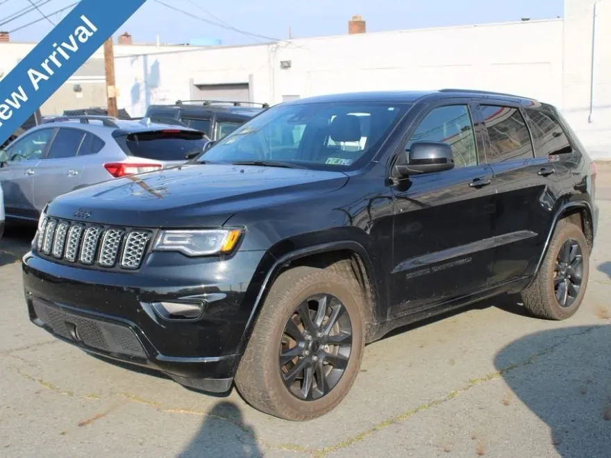 2022 Jeep Grand Cherokee Laredo photo 1
