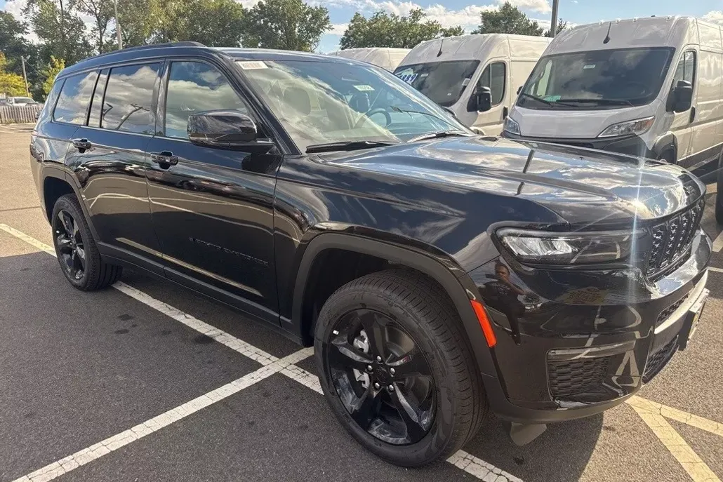 2025 Jeep Grand Cherokee Limited photo 1