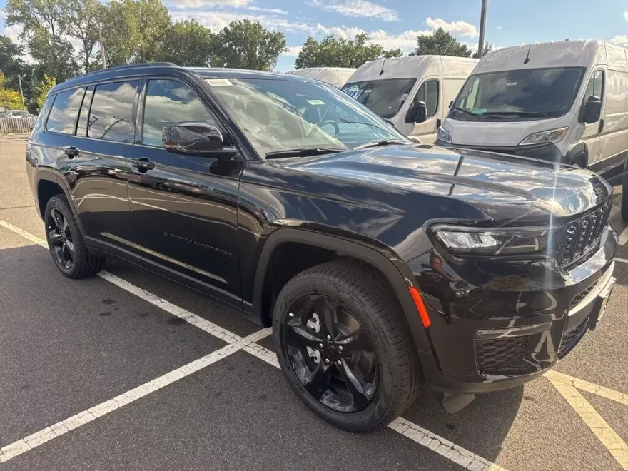 2025 Jeep Grand Cherokee Limited photo 1
