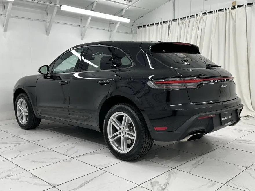 2024 Porsche Macan Base photo 3