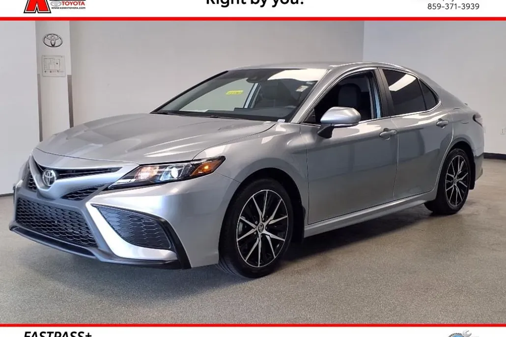 2024 Toyota Camry SE photo 1