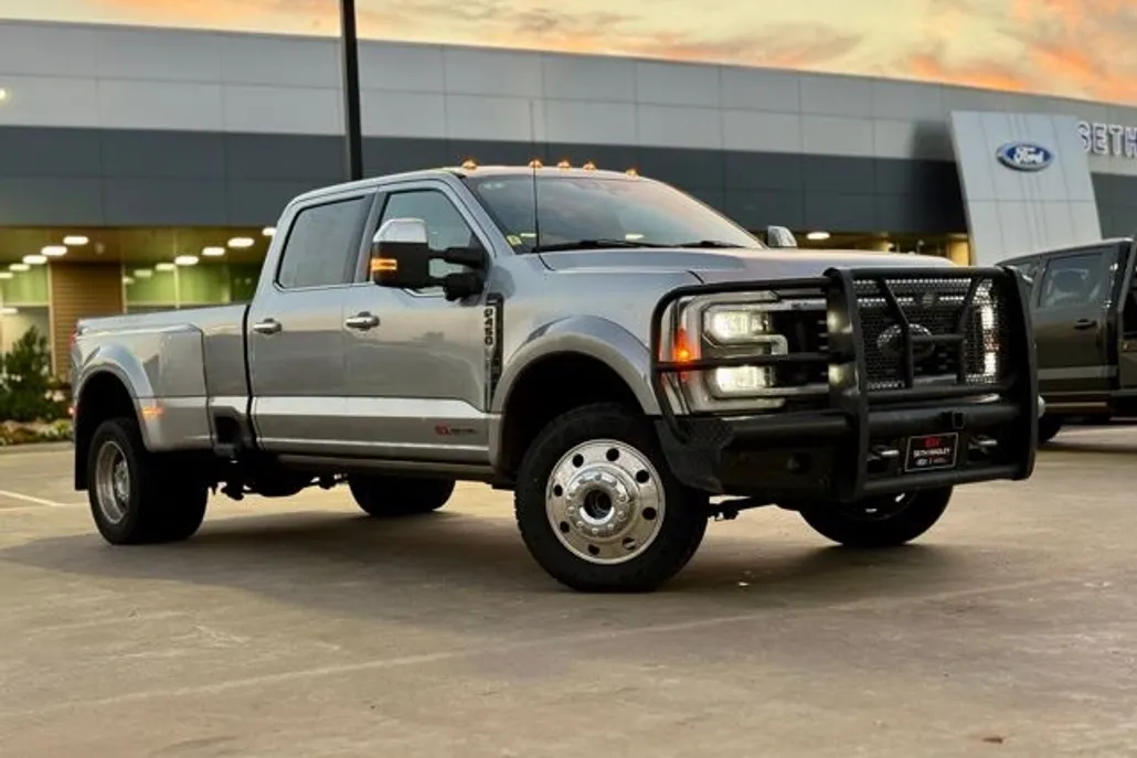 2023 Ford F-450 photo 1