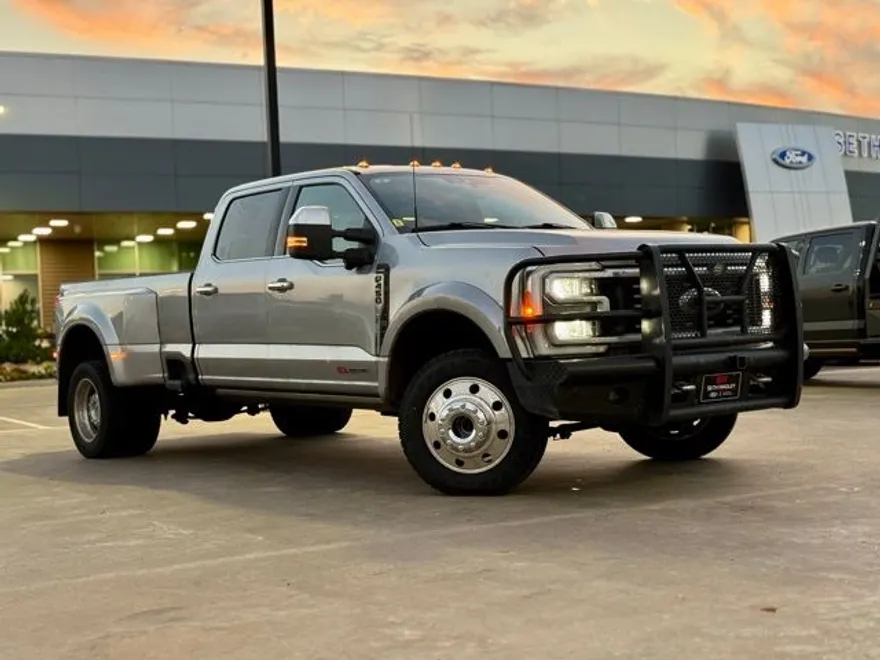 2023 Ford F-450 photo 1