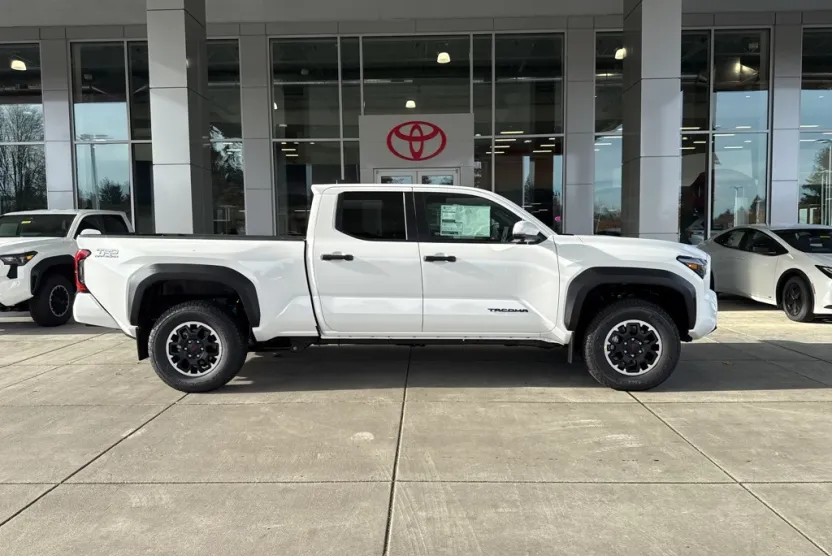 2024 Toyota Tacoma TRD Off-Road photo 1