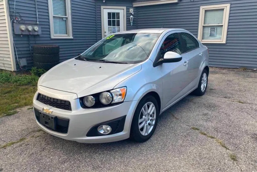 2013 Chevrolet Sonic LT photo 1