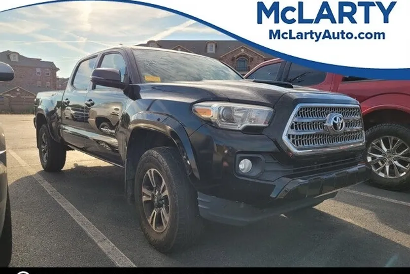2017 Toyota Tacoma TRD Off-Road photo 1