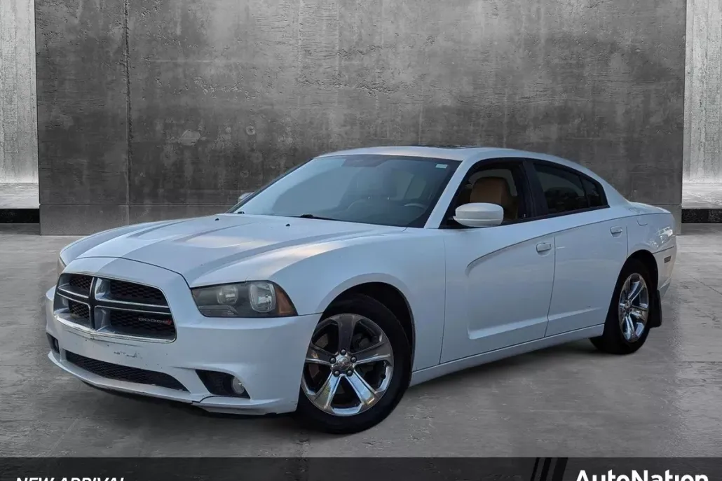 2013 Dodge Charger SXT Plus photo 1