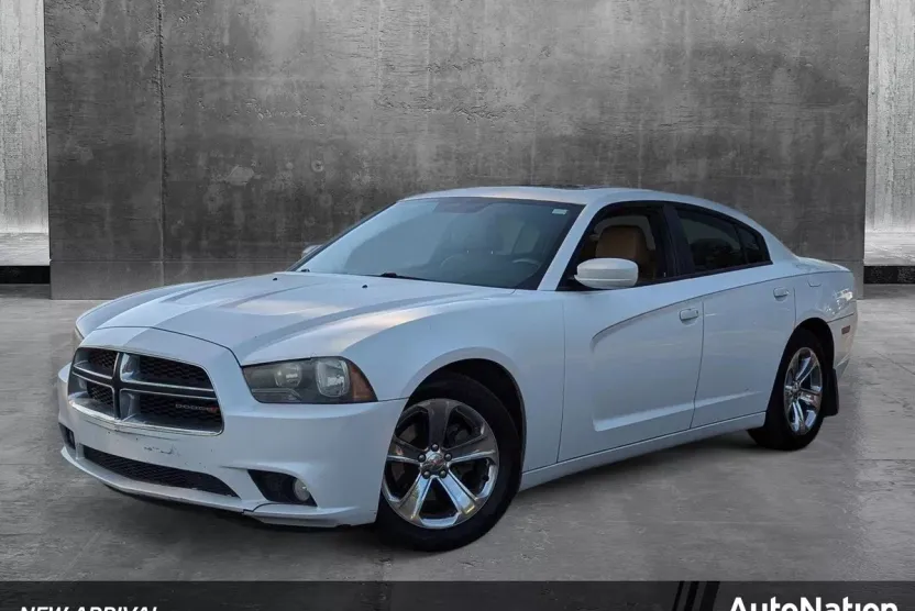2013 Dodge Charger SXT Plus photo 1
