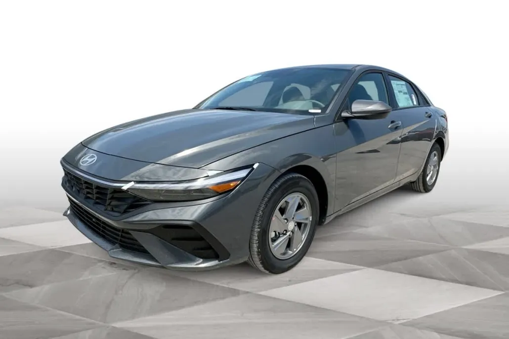 2025 Hyundai Elantra SE photo 1