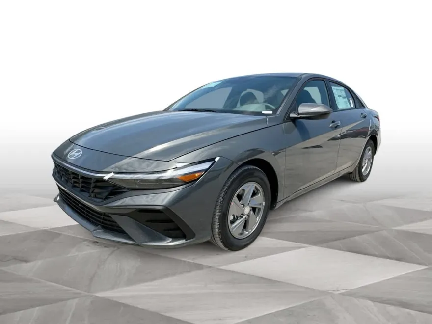 2025 Hyundai Elantra SE photo 1