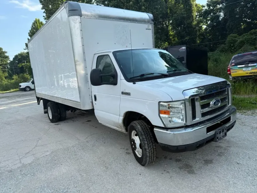 2016 Ford E-450 photo 1