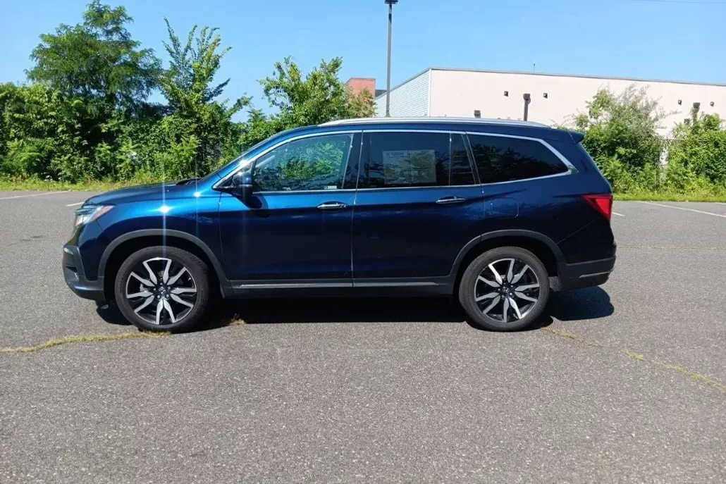 2022 Honda Pilot Touring photo 1