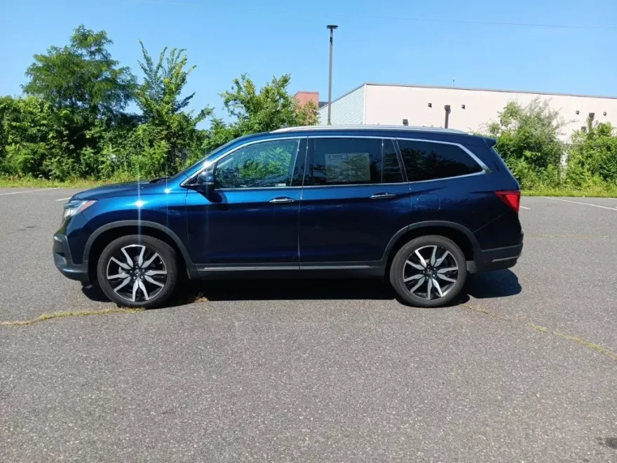 2022 Honda Pilot Touring photo 1