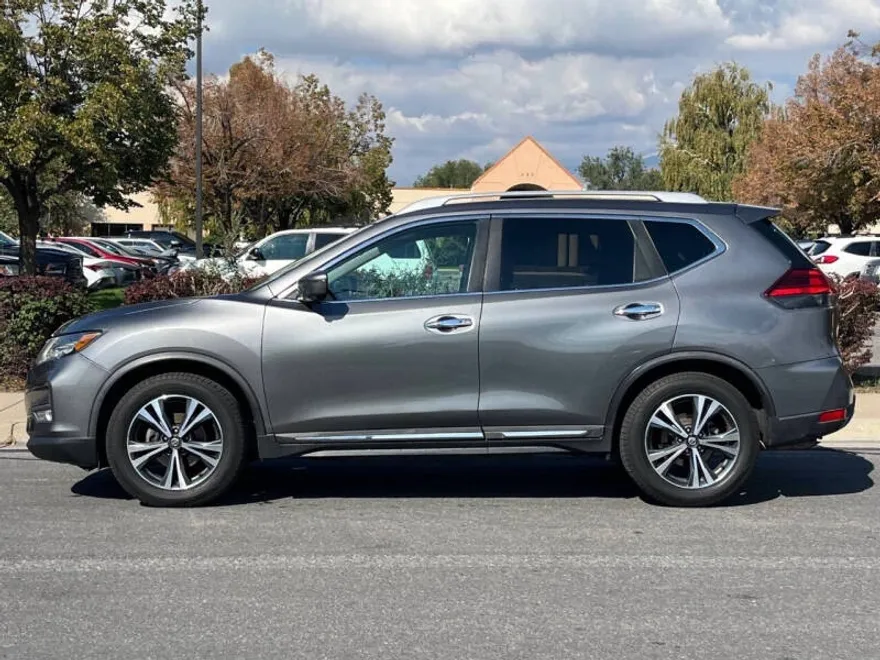 2017 Nissan Rogue SL photo 1