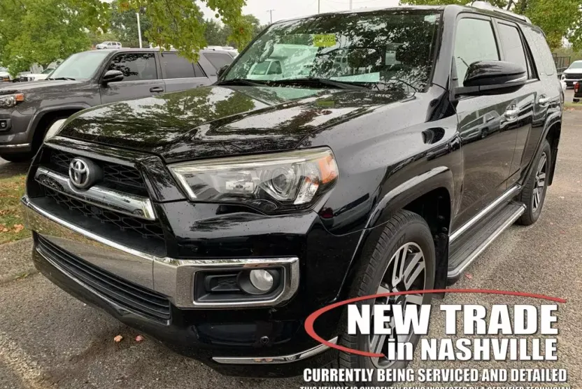 2017 Toyota 4Runner SR5 photo 1