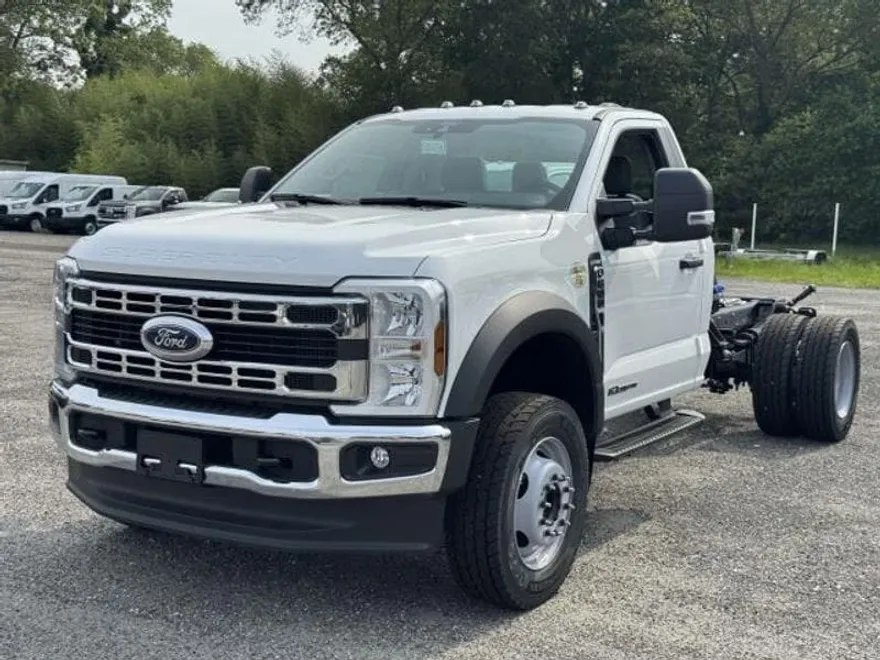 2025 Ford F-600 photo 1