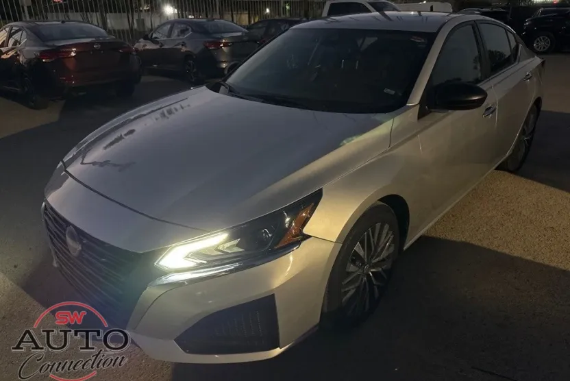 2024 Nissan Altima 2.5 SV photo 1