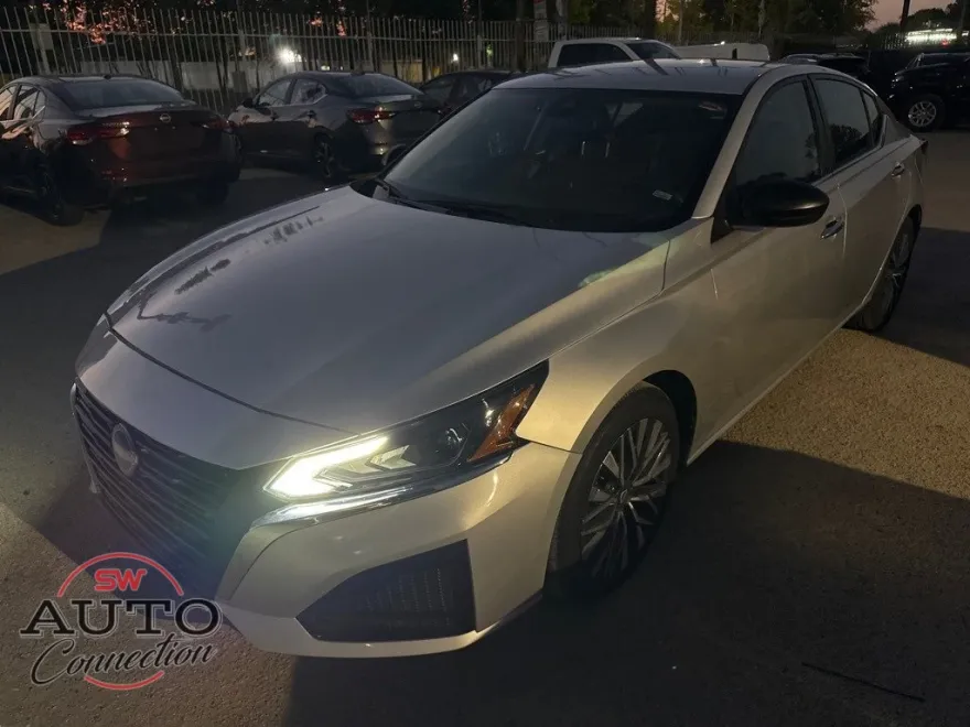 2024 Nissan Altima 2.5 SV photo 1