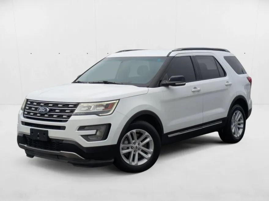 2017 Ford Explorer XLT photo 1
