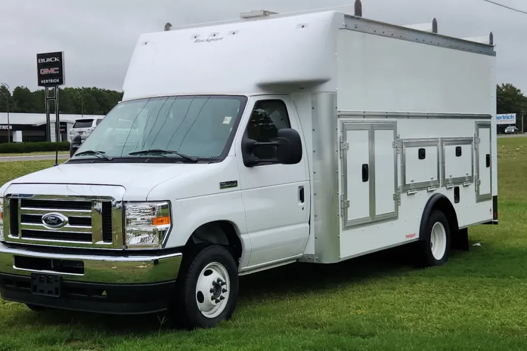 2025 Ford E-450 photo 1
